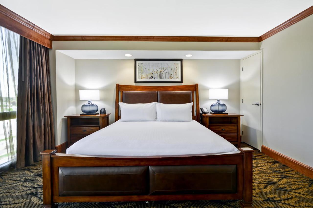 Crowne Plaza Tulsa Hotel Southern Hills Exterior foto