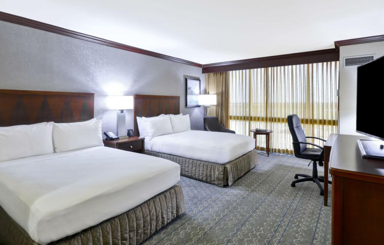 Crowne Plaza Tulsa Hotel Southern Hills Exterior foto